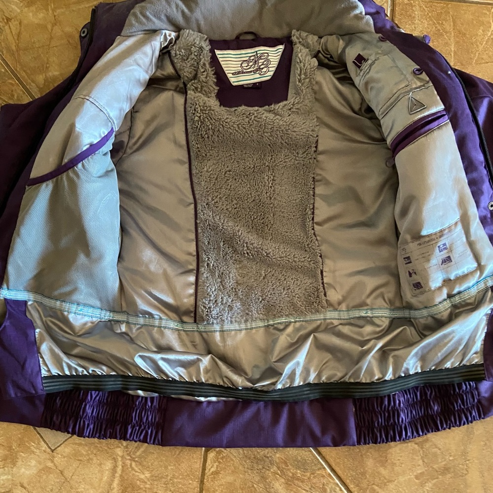 Snow/winter jacket - Picture 3 of 3